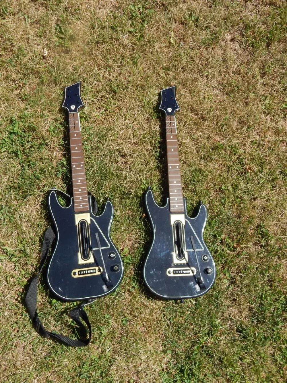 Activision Hero Power Guitar Hero Wireless Controller CEO700 Pair 2 Lot